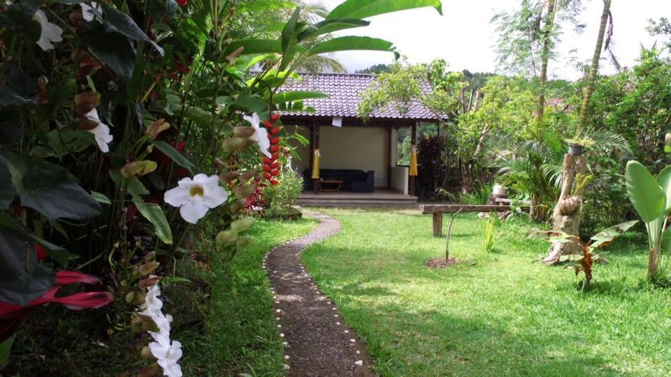 Kubu Shanti Sanda Munduk Buitenkant foto